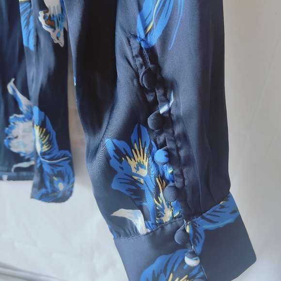 Banana Republic Dark Blue Floral Button Sleeve Blouse Size XS - Picture 6 of 12